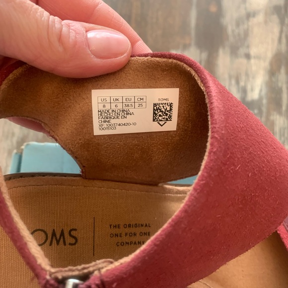 *NWT* TOMS - Picture 6 of 11